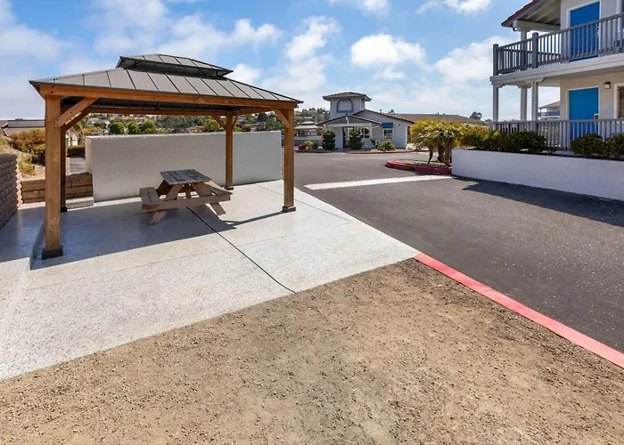 Hotel near College: Days Inn By Wyndham Arroyo Grande Pismo Beach