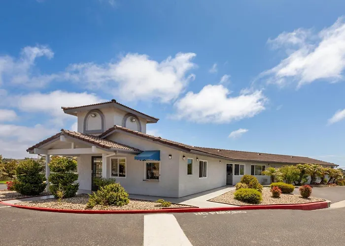 Hotel near College: Days Inn By Wyndham Arroyo Grande Pismo Beach